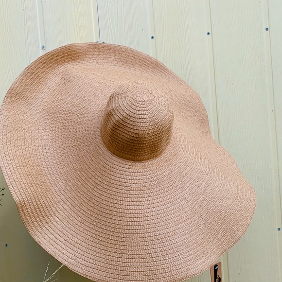 LARGE Straw hat ☀️ - Picture 2 of 5